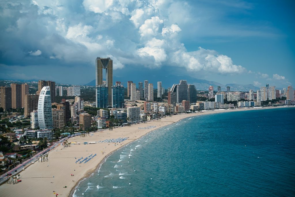 Rodar en Benidorm: skyline y playa de Levante